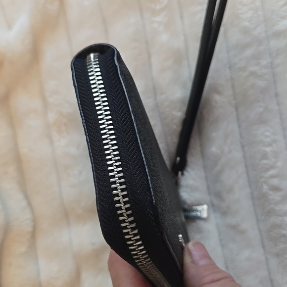 Michael Kors Black Wristlet Wallet NWOT - Picture 4 of 8